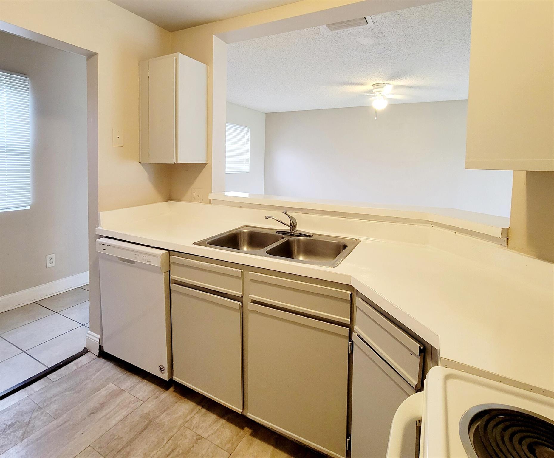 SUMMER LAKE - Residential Lease