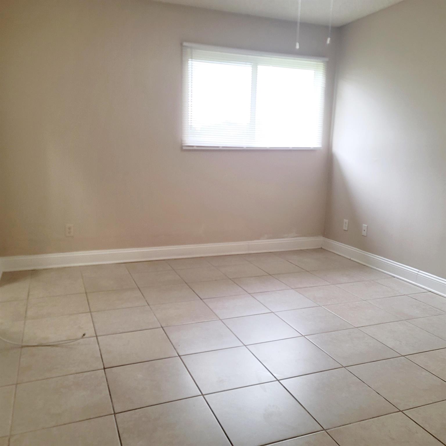 SUMMER LAKE - Residential Lease