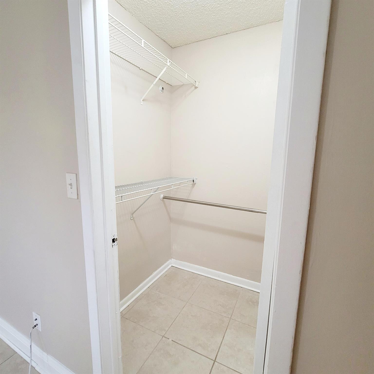 SUMMER LAKE - Residential Lease