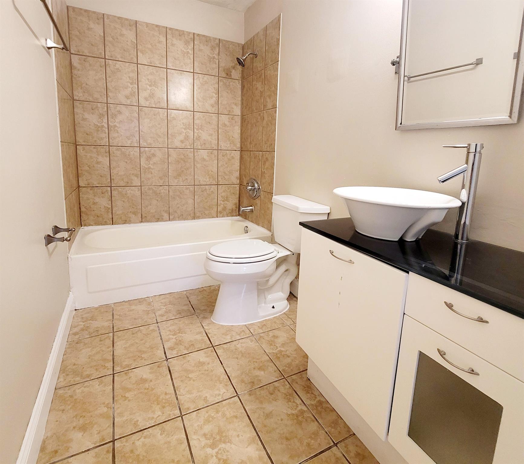 SUMMER LAKE - Residential Lease