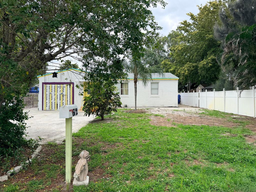Photo of 612 NW 1st Street, Boynton Beach, FL 33435 (MLS # B26018867)