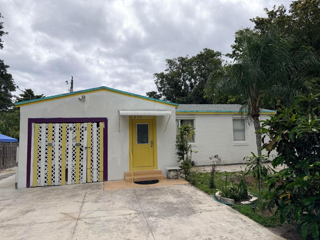 Photo of 612 NW 1st Street, Boynton Beach, FL 33435 (MLS # B26018867)