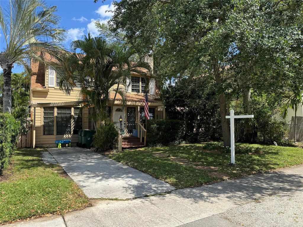 Photo of 1013 SE 9th St, Fort Lauderdale, FL 33316 (MLS # F10430887)