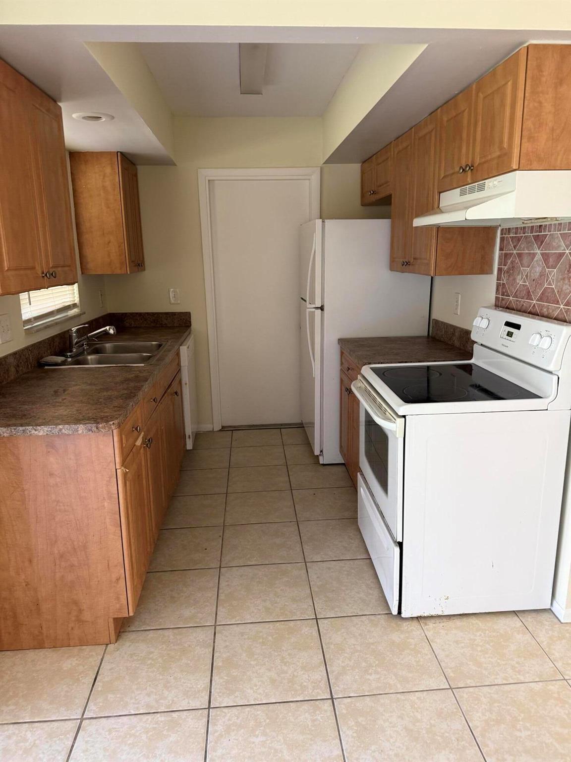 PORT ST LUCIE FLORESTA PI - Residential Lease