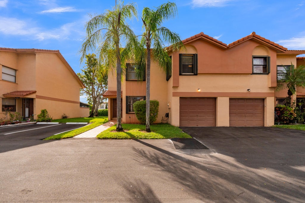 Photo of 942 SW 113th Terrace, Pembroke Pines, FL 33025 (MLS # B26086013)