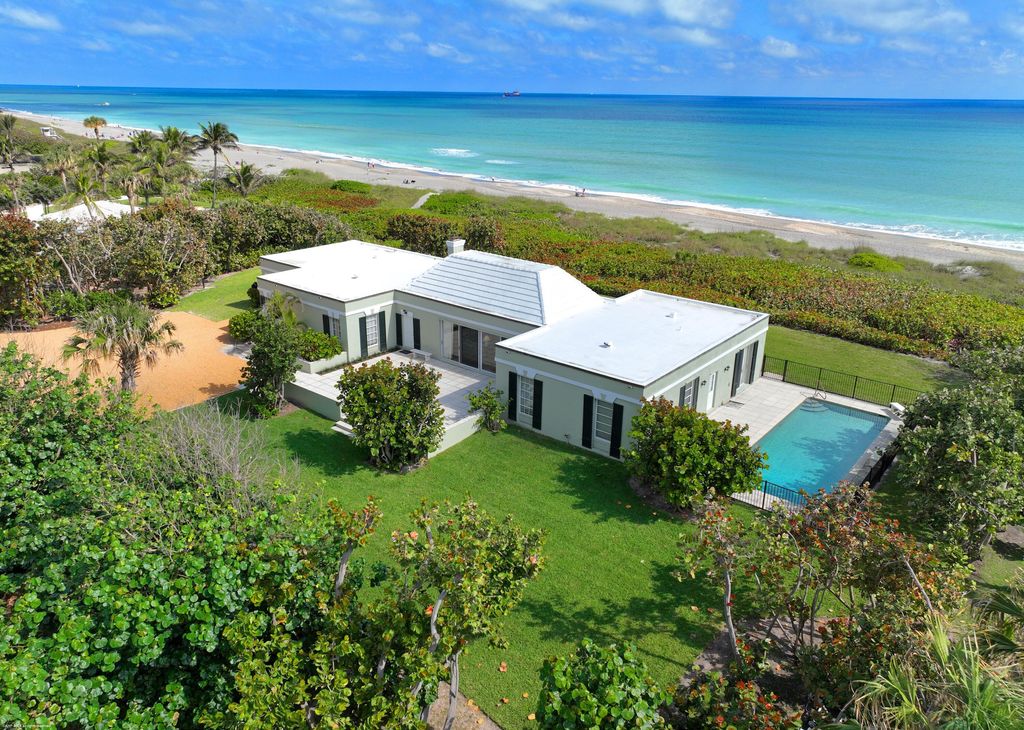 Photo of 15 S Beach Road, Jupiter Island, FL 33455 (MLS # R11115348)