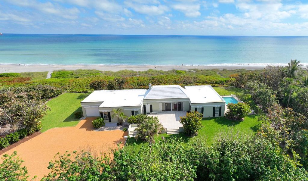 Photo of 15 S Beach Road, Jupiter Island, FL 33455 (MLS # R11115348)
