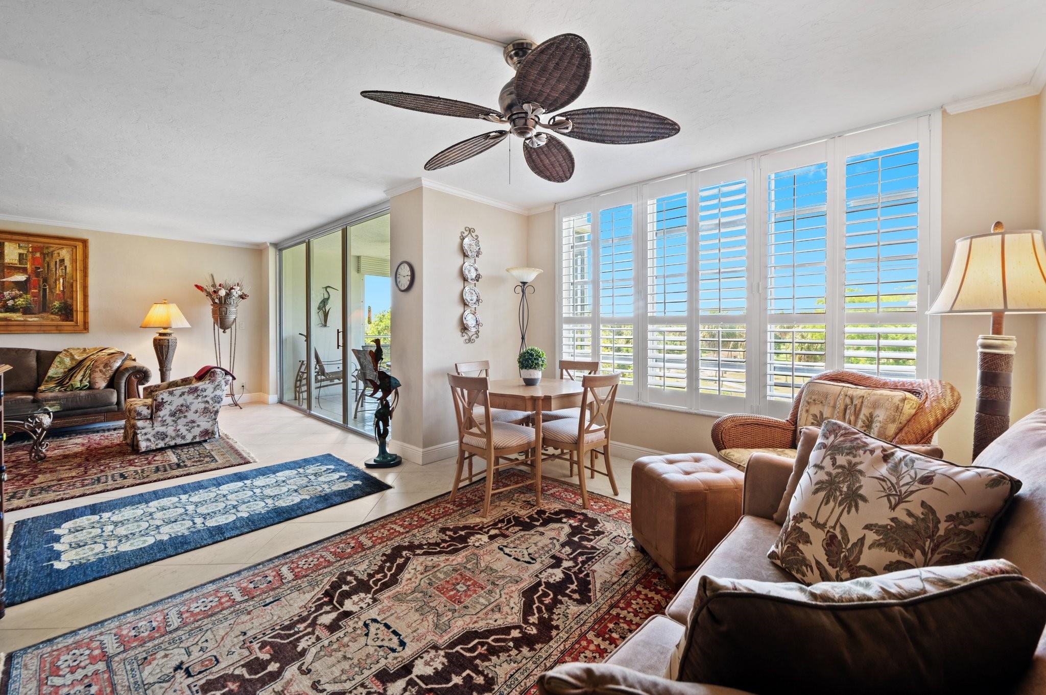 3960 Oaks Clubhouse Dr 403
