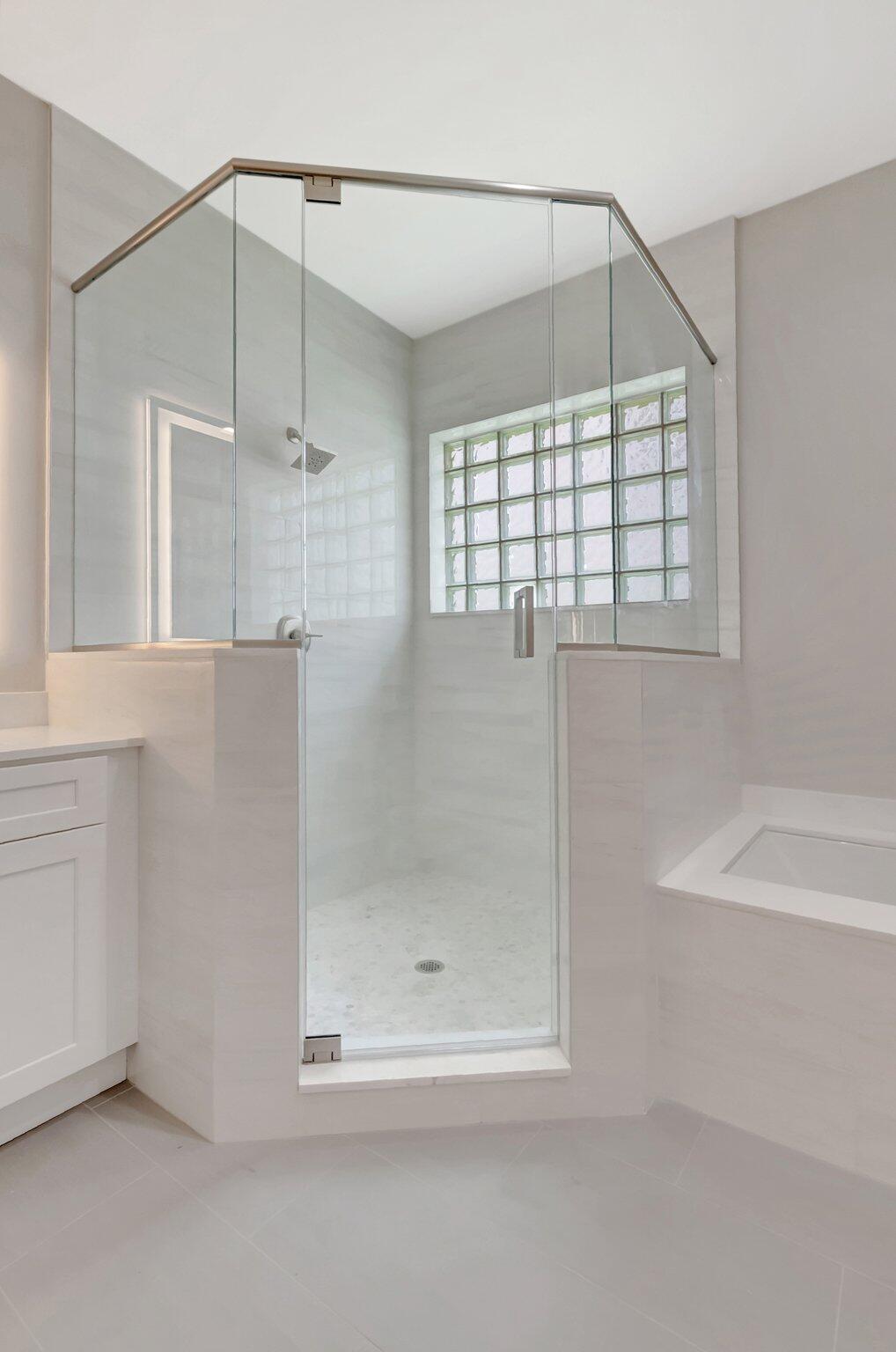 BOCA SPRINGS - Residential