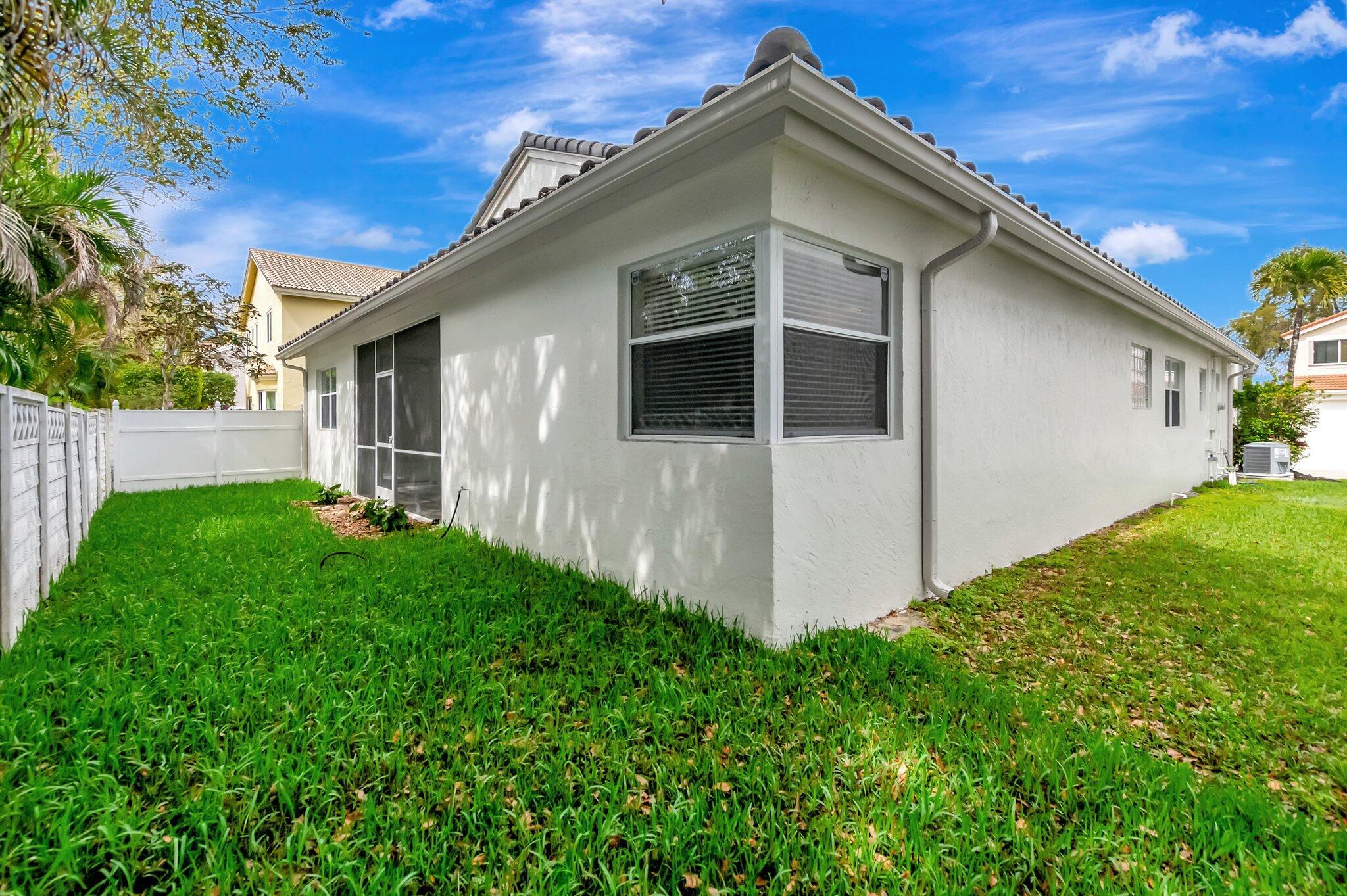 BOCA SPRINGS - Residential