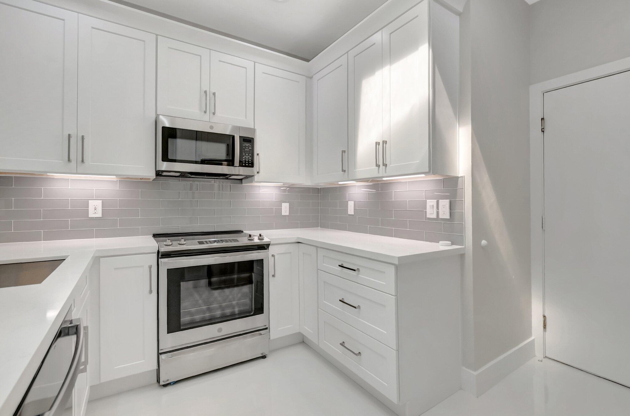 BOCA SPRINGS - Residential