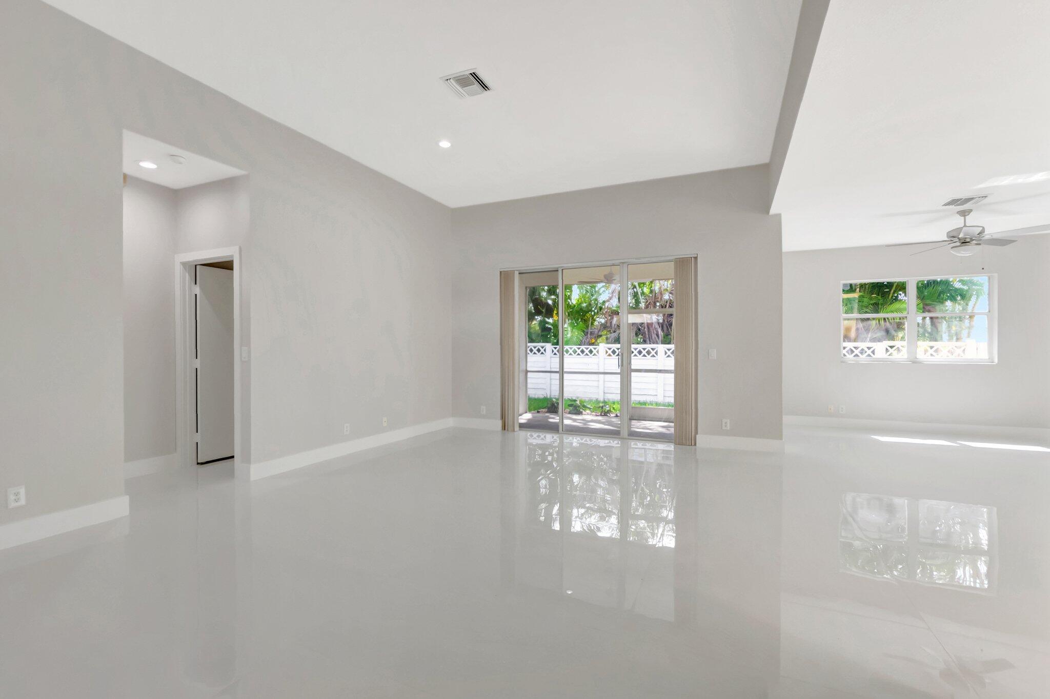 BOCA SPRINGS - Residential