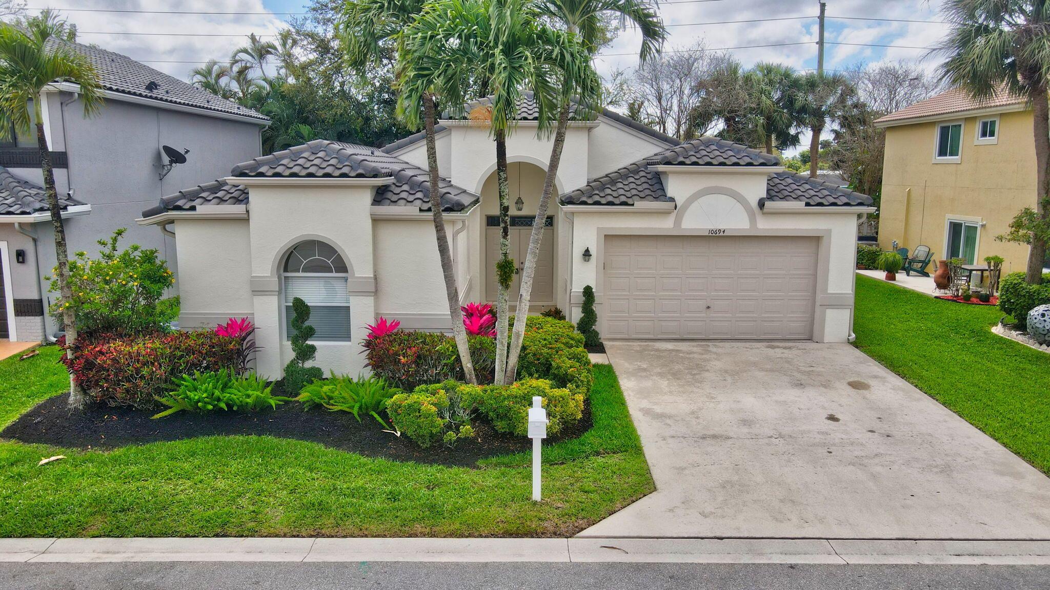 BOCA SPRINGS - Residential