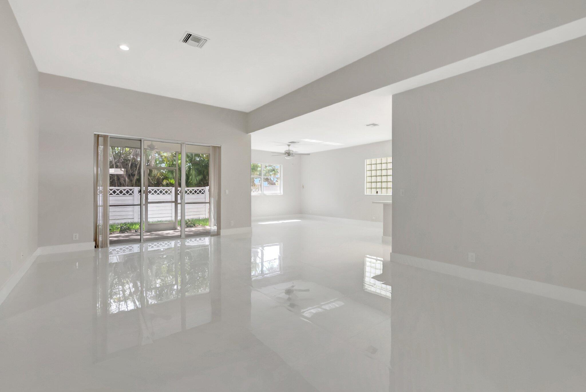 BOCA SPRINGS - Residential