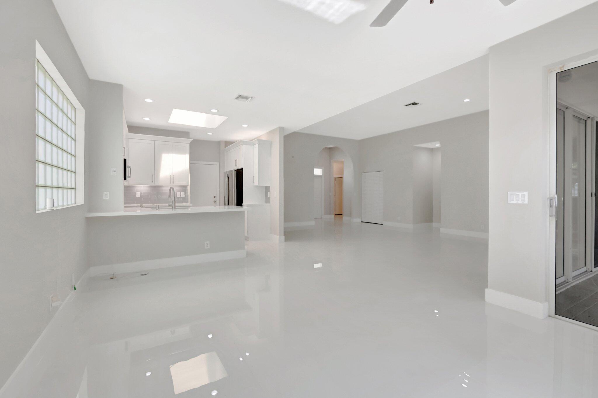 BOCA SPRINGS - Residential