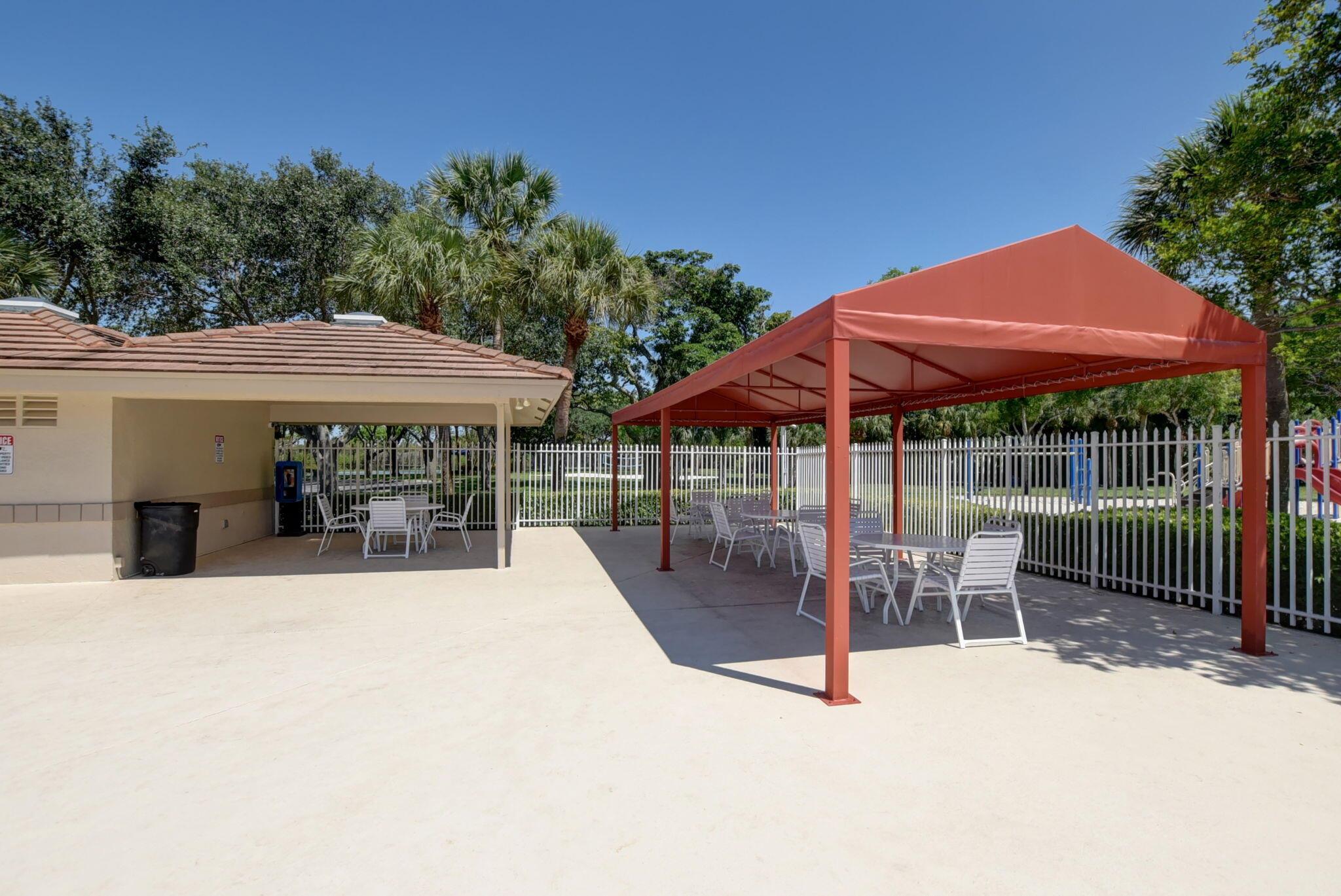 BOCA SPRINGS - Residential