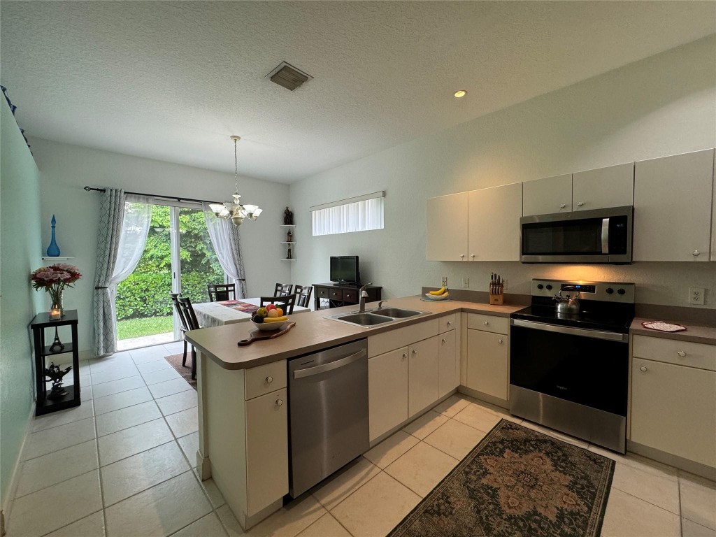 Fairway Lake 110-22 B - Residential Lease