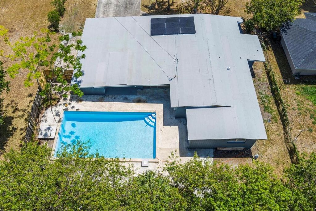 Photo of 1702 Wyoming Avenue, Fort Pierce, FL 34982 (MLS # R10997005)