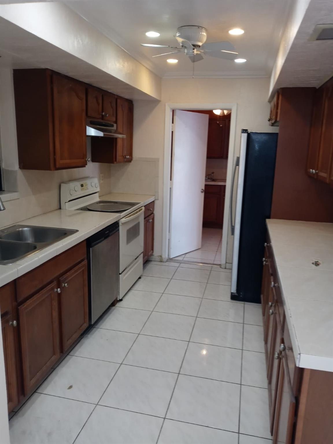 Acres Lake Estates 54-1 B - Residential Lease