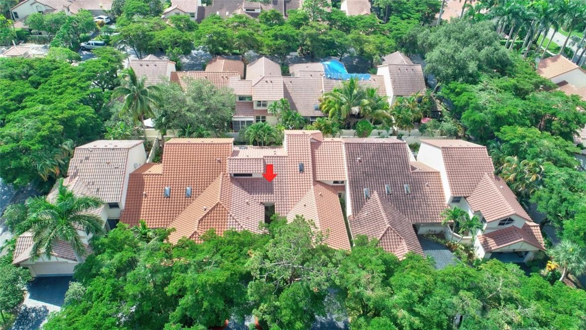 1832 SQFT; 2ND FLR CONDO * ALL AGES * 3 BDRM / 2BA ON LAKE * EAT-IN-KITCHEN * VAULTED CEILINGS WITH STAINED GLASS WINDOWS * OVERSIZED SCREENED PATIO * 3RD BEDROOM CAN BE DEN. Monthly rent includes water and trash—All Great Schools Zoned. Easy access to everything! the best deal in town. Fast response to all offers!