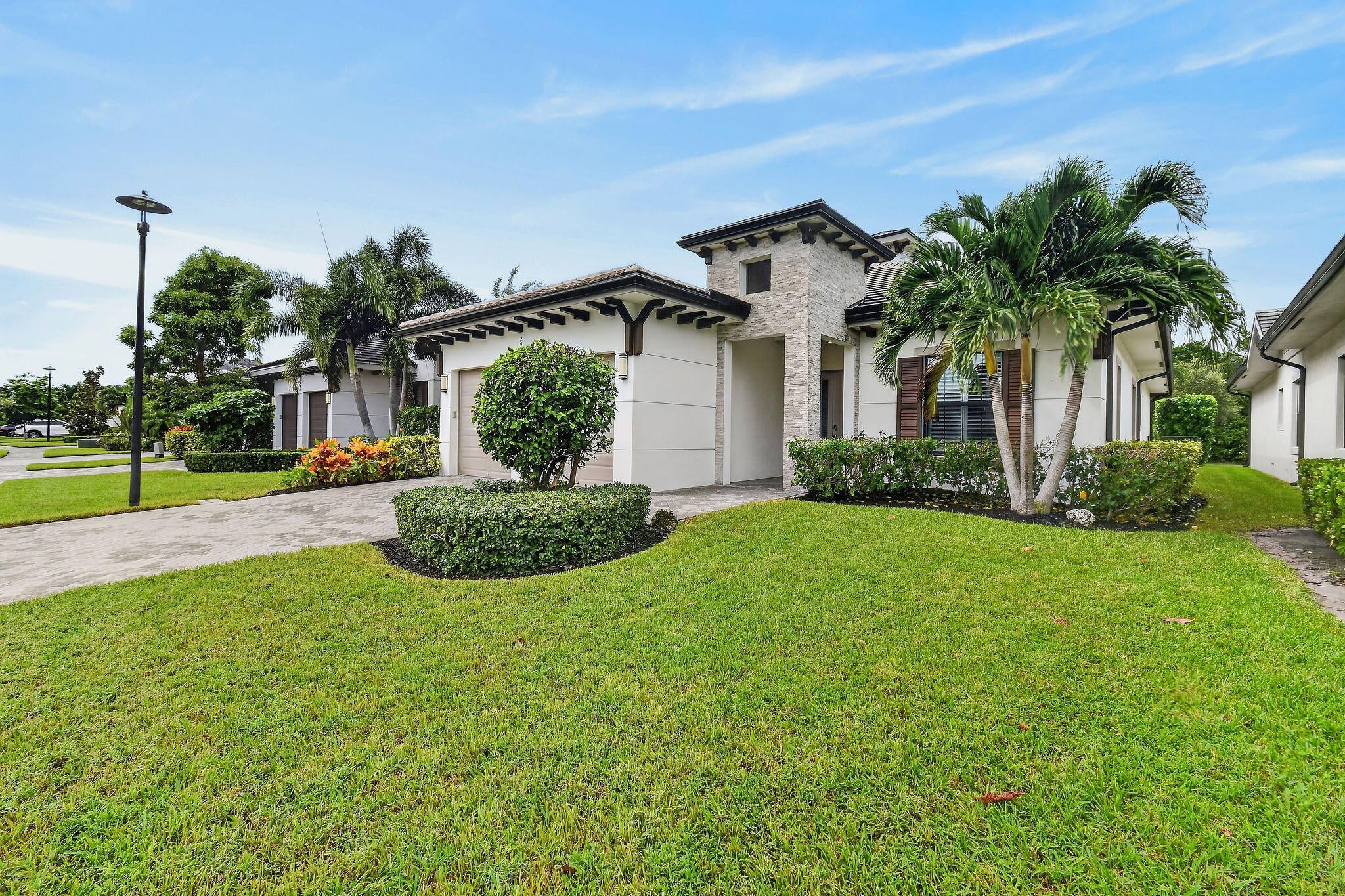 2948 GIN BERRY Way