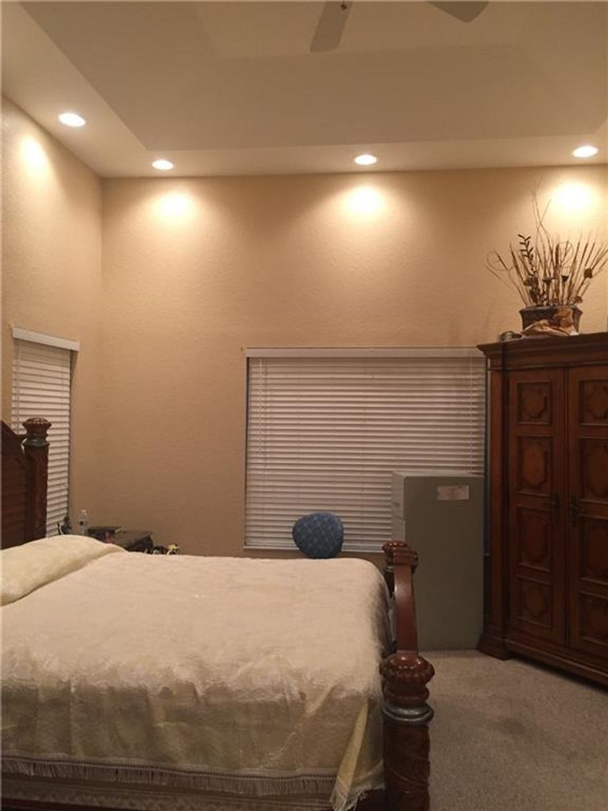 PLEASE SEE SHOW ASSIST FOR SHOWING INSTUCTION, TEXT LISTING AGENT FOR IMMEDIATE RESPONSE BEAUTIFUL HOME , HOMEOWNER IS RELOCATING OUT OF THE COUNTRY , LENDER APPROVAL. DONT MISS OUT ON THIS BEAUTIFUL OPPORTINITY.