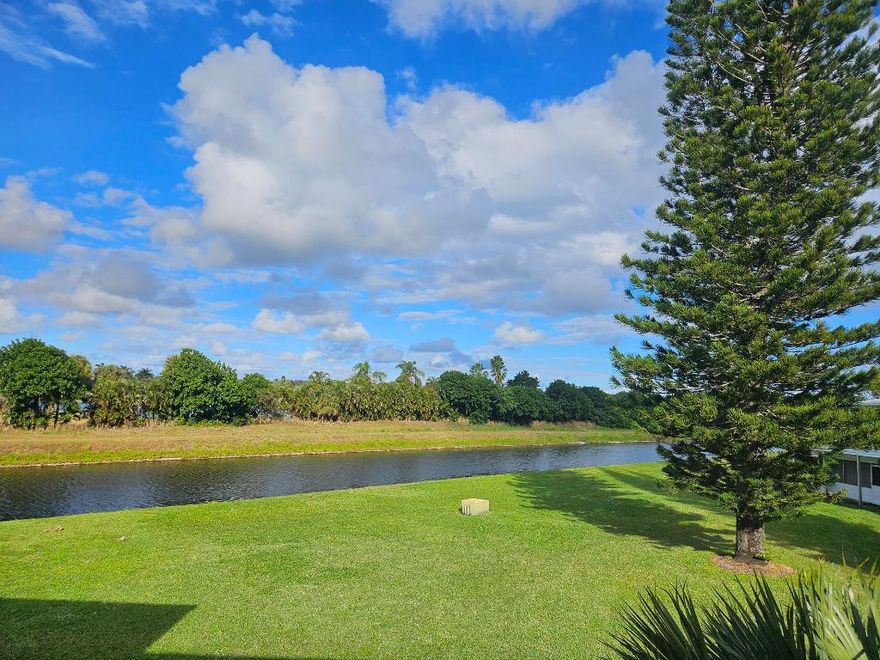 Norfork Model
Beautiful private view from Florida Room.
Move-in Condition. Gated community. Cable and Internet in maintenance fee.


Activities: Bingo, Bocce Ball, Book Club, Bridge,
Knitting & Crochet, Mahjong, PickleBall, Tennis, Slimnastic, Water Volleyball and Shuffleboard.