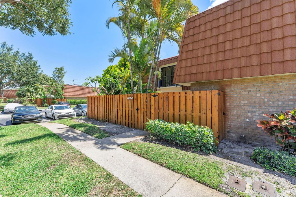 Photo of 3308 Spanish Wells Drive #46-D, Delray Beach, FL 33445 (MLS # R11089160)