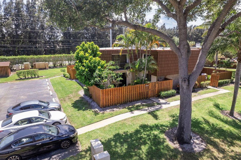 Photo of 3308 Spanish Wells Drive #46-D, Delray Beach, FL 33445 (MLS # R11089160)