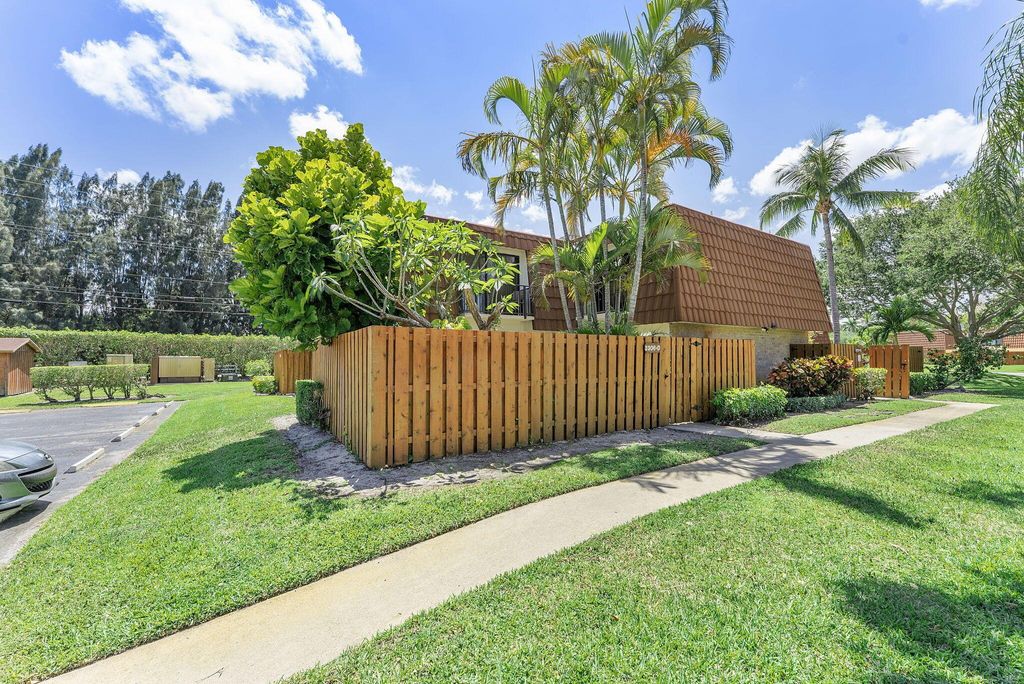 Photo of 3308 Spanish Wells Drive #46-D, Delray Beach, FL 33445 (MLS # R11089160)