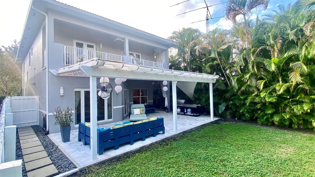 Photo of 1733 NE 38th St, Oakland Park, FL 33334 (MLS # F10541720)