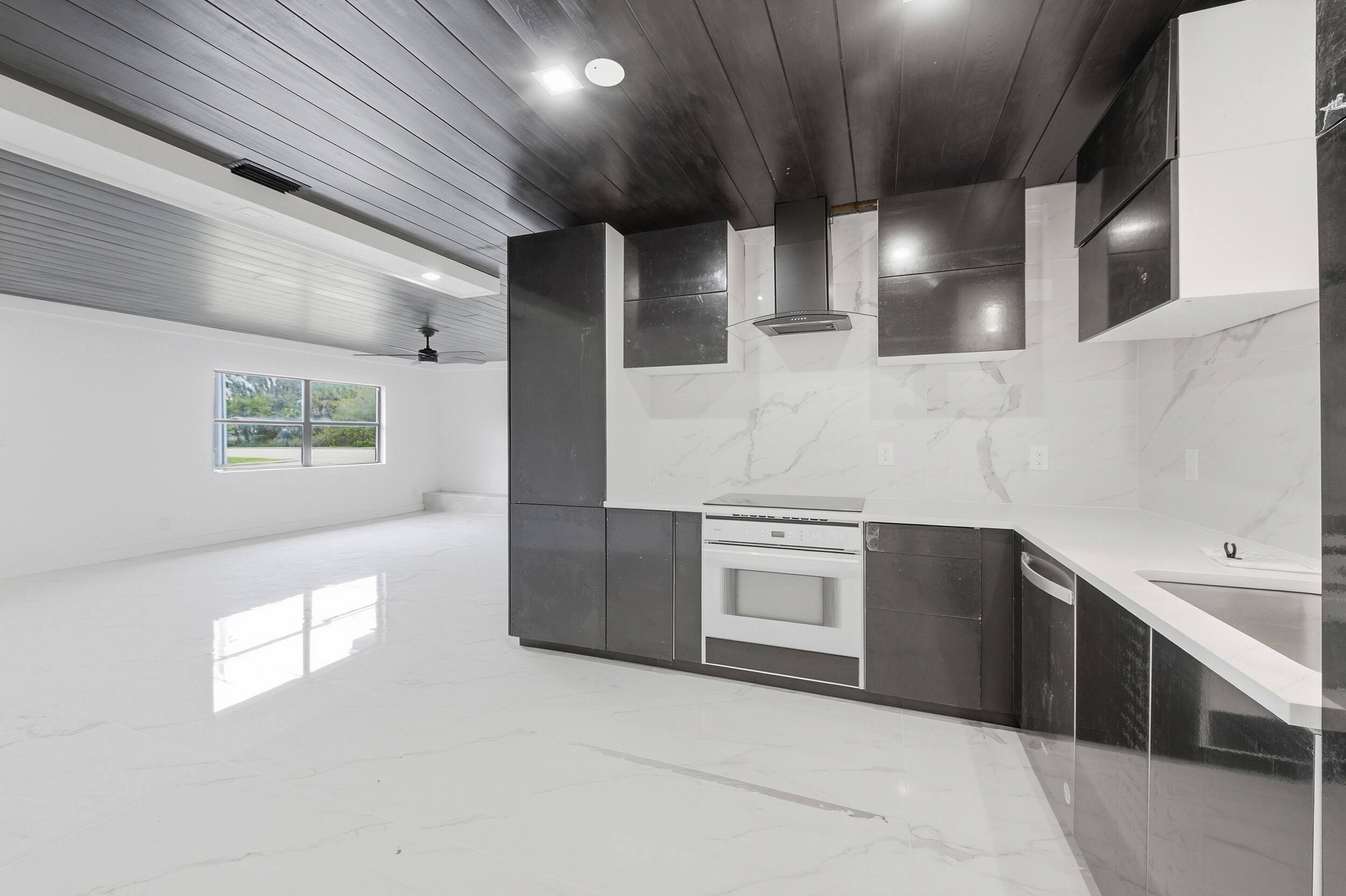 WHITE CITY - Residential Lease