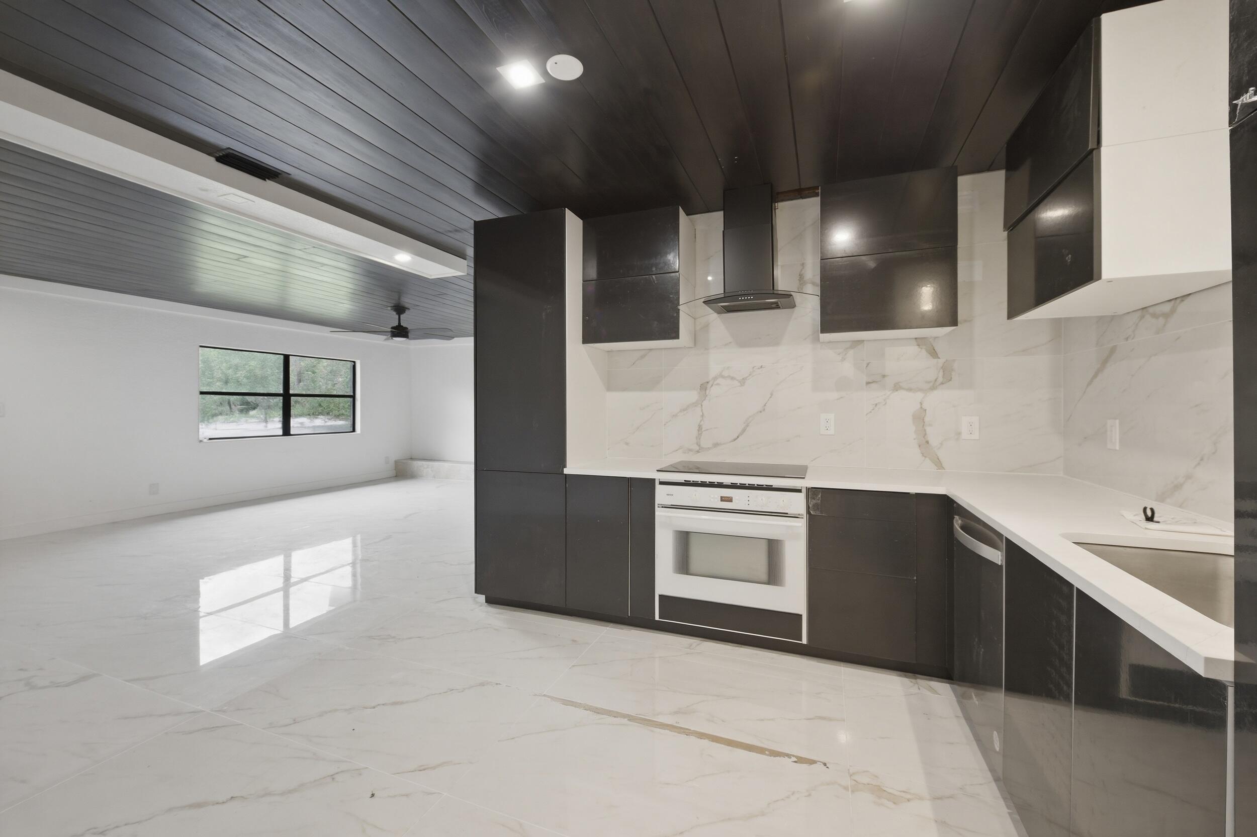 WHITE CITY - Residential Lease