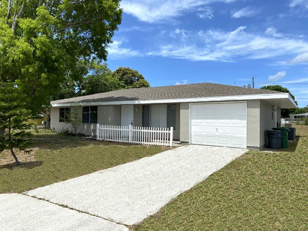 Photo of 167 SE Floresta Drive, Port Saint Lucie, FL 34983 (MLS # R10716865)