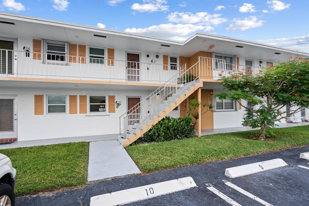 Photo of 1116 Lake Terrace #105, Boynton Beach, FL 33426 (MLS # R10760421)