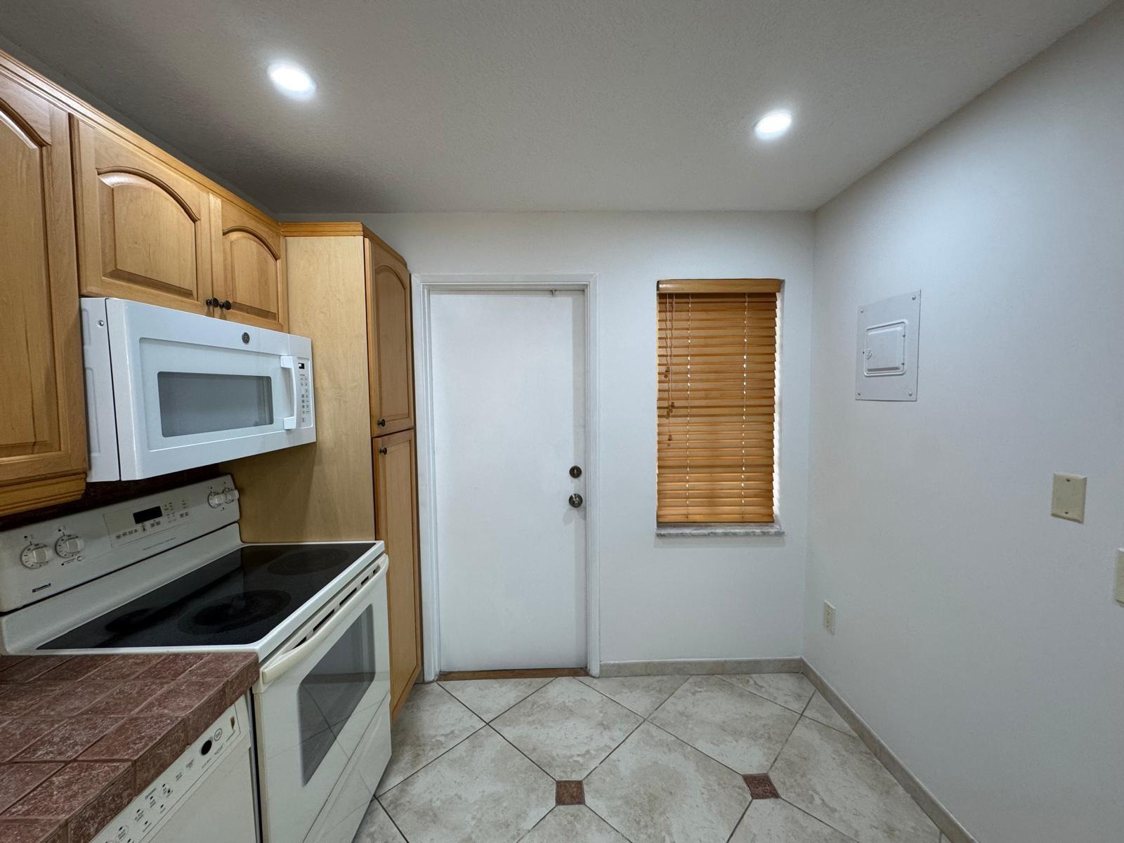 No 11 Palm-Aire Country C - Residential Lease