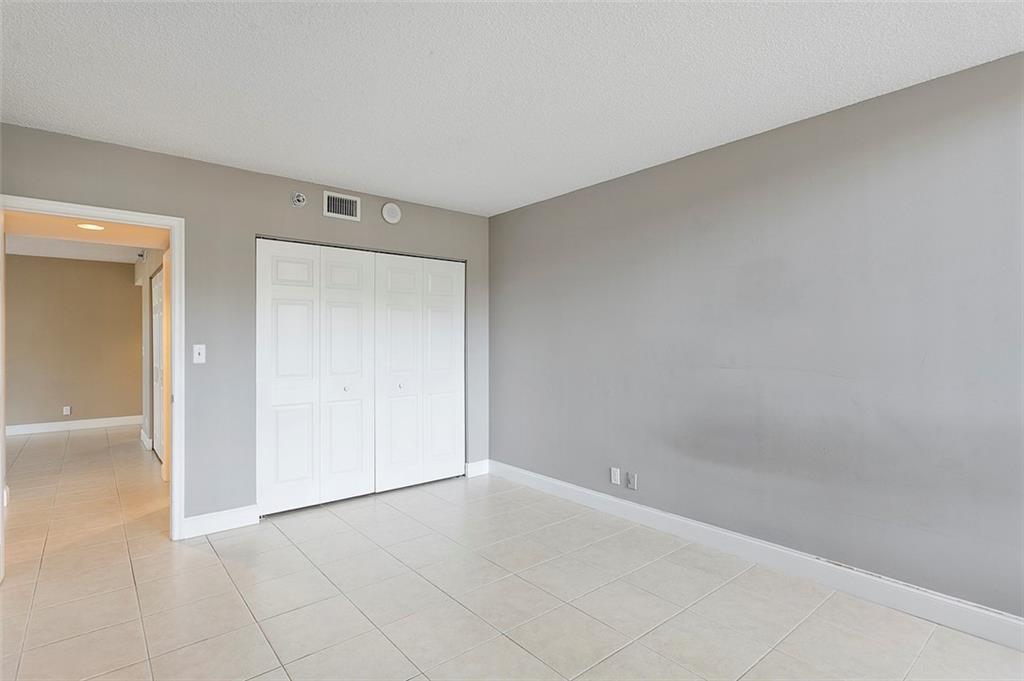 Wellesley park Condo 01 - Residential