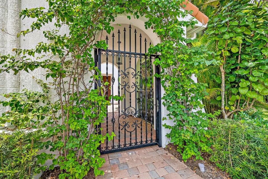 Photo of 1728 Nature Court, Palm Beach Gardens, FL 33410 (MLS # R11019470)