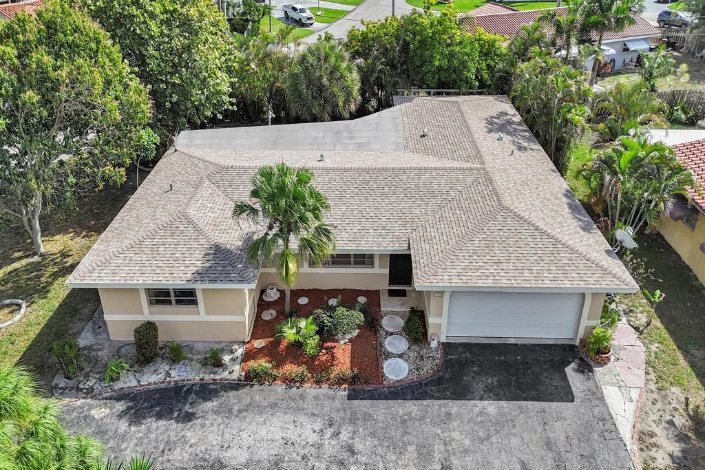 Photo of 1004 SE 11th Street, Deerfield Beach, FL 33441 (MLS # R11169069)