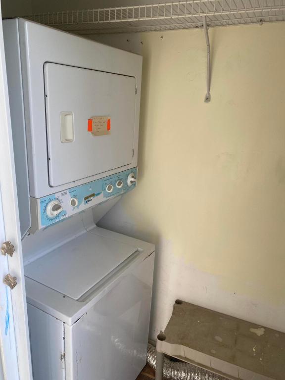 LAGO DEL REY NORTH AMSTERDAM CONDO - Residential