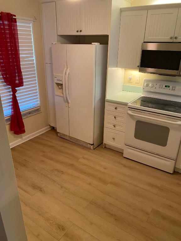 LAGO DEL REY NORTH AMSTERDAM CONDO - Residential