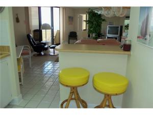 Phoenix Towers Condo 01 - Residential Lease