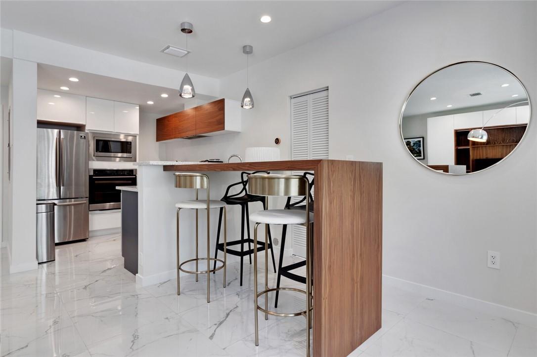 1460 Ocean Dr 506 (406)