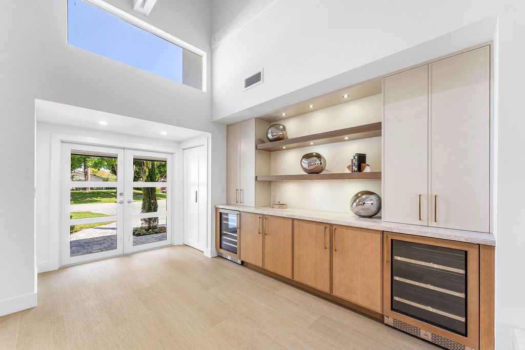 Photo of 654 W Lakewoode Circle, Delray Beach, FL 33445 (MLS # B26009141)