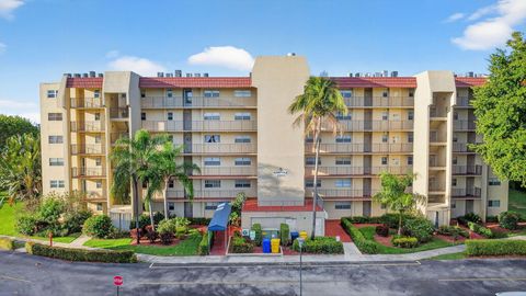 Tiny photo for 3524 Via Poinciana #303, Lake Worth, FL 33467 (MLS # R11168910)