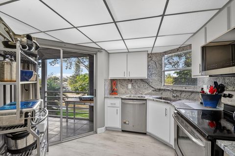 Tiny photo for 3524 Via Poinciana #303, Lake Worth, FL 33467 (MLS # R11168910)