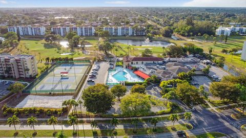 Tiny photo for 3524 Via Poinciana #303, Lake Worth, FL 33467 (MLS # R11168910)