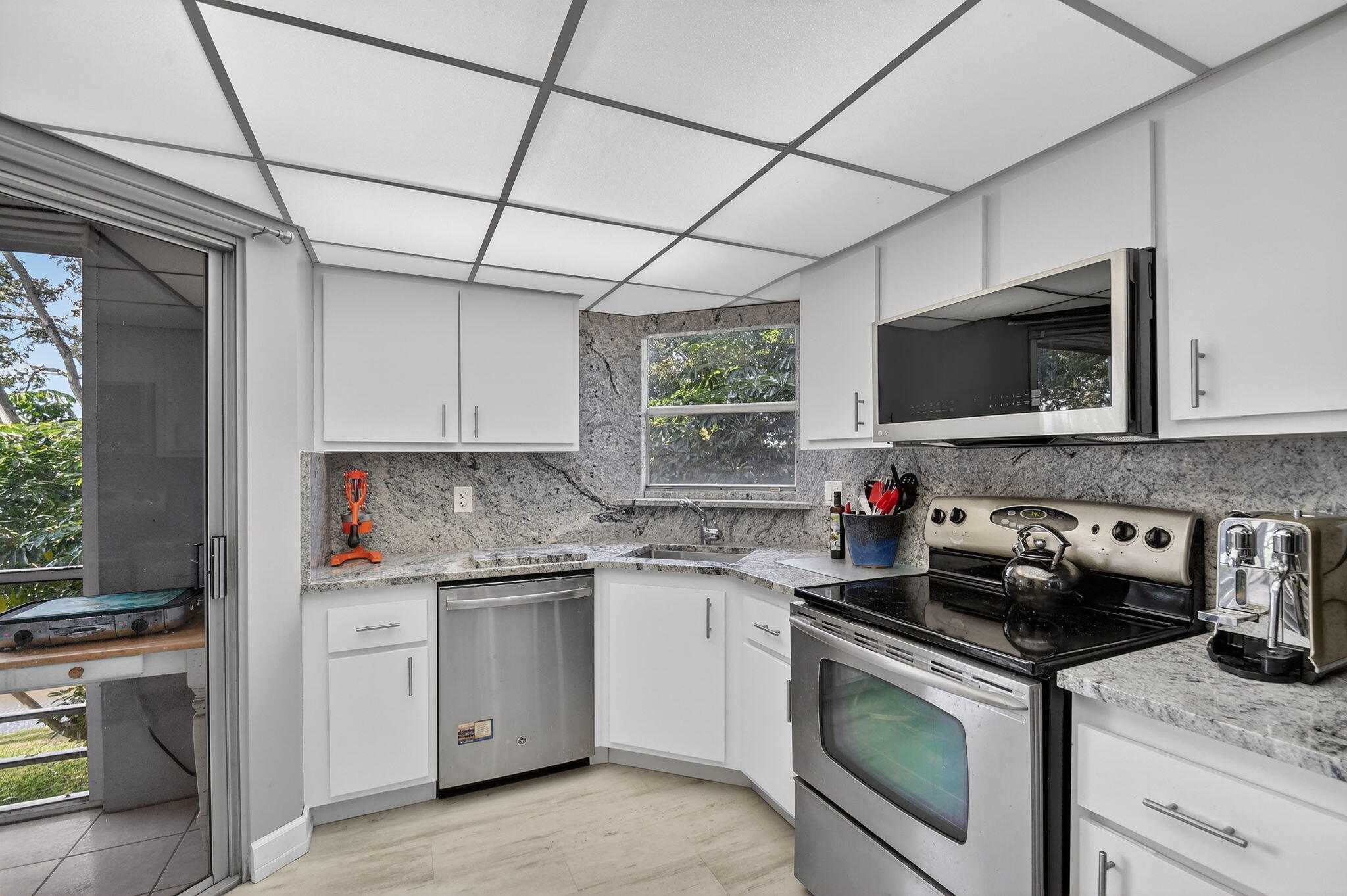 3524 Via Poinciana 303