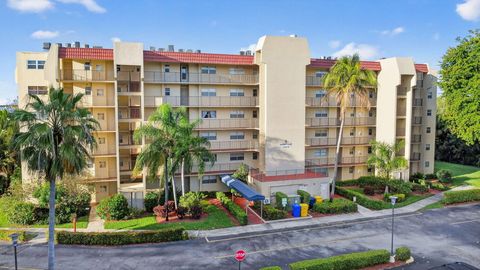 Tiny photo for 3524 Via Poinciana #303, Lake Worth, FL 33467 (MLS # R11168910)