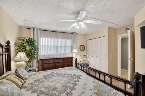 Tiny photo for 3524 Via Poinciana #303, Lake Worth, FL 33467 (MLS # R11168910)